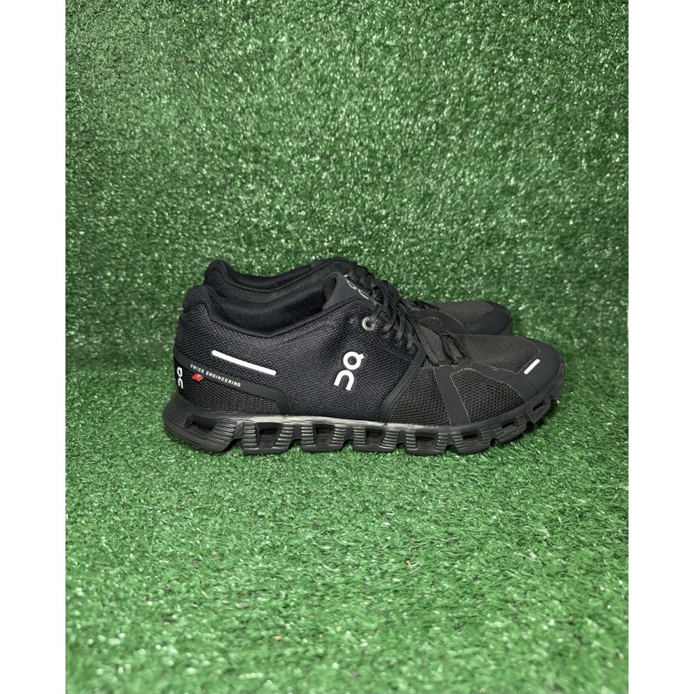 On Cloud 5 Womens Size 9 Black Running Walking Shoes Comfort Casual Sneakers